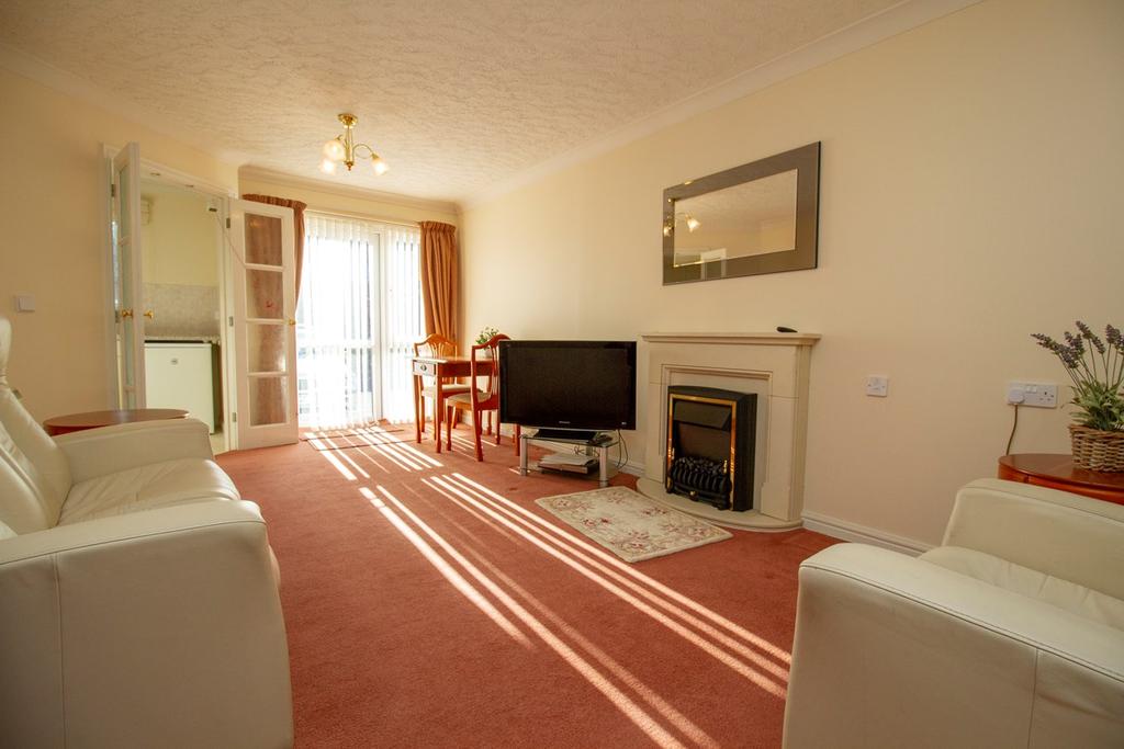 Clarence Road, Fleet, GU51 1 bed apartment for sale £120,000
