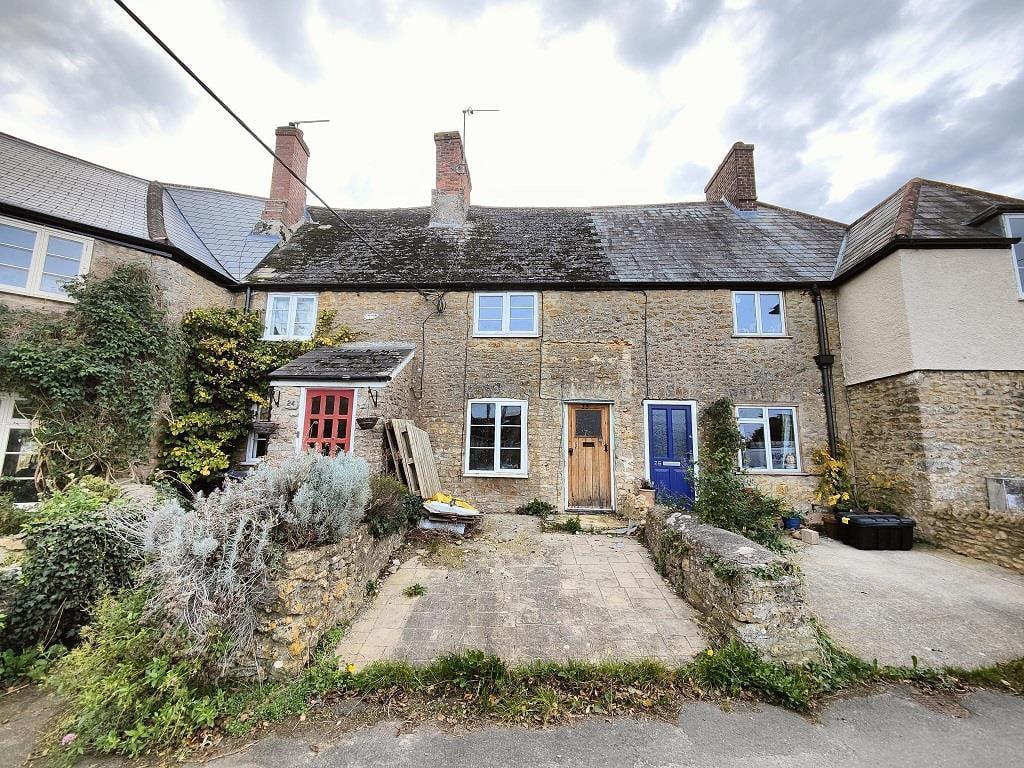 Newtown, Milborne Port, Somerset, DT9 2 bed terraced house for sale £