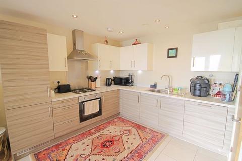 2 bedroom flat for sale - The Broadway, Greenford
