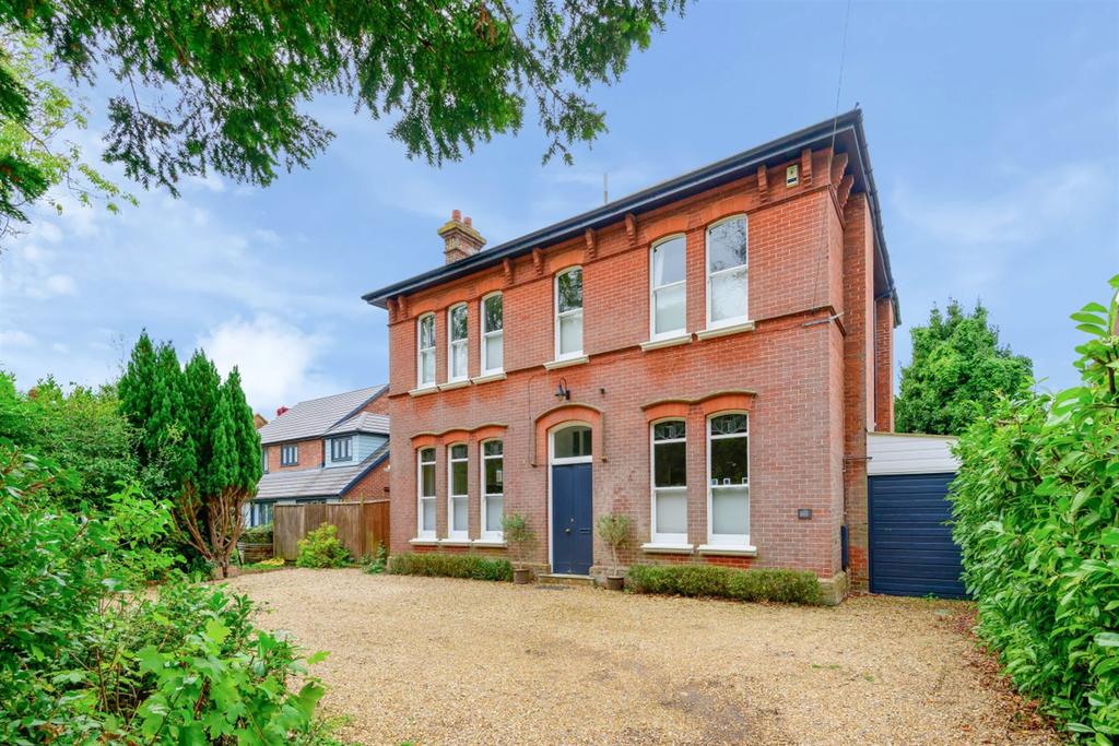 Horndean Road, Emsworth, PO10 4 bed detached house £1,300,000