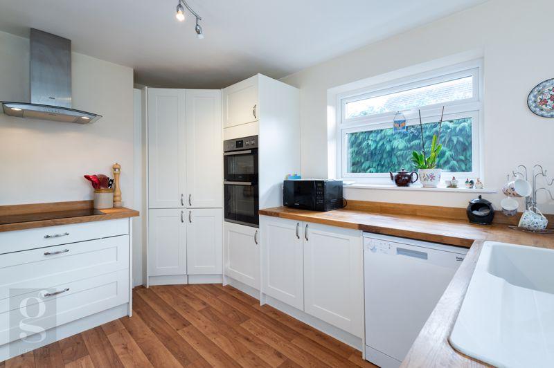 Birch Hill Road, Clehonger, Hereford... 2 bed bungalow £300,000