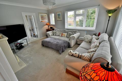 6 Apple Tree Grove, Ferndown, BH22 9LA