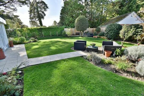 6 Apple Tree Grove, Ferndown, BH22 9LA