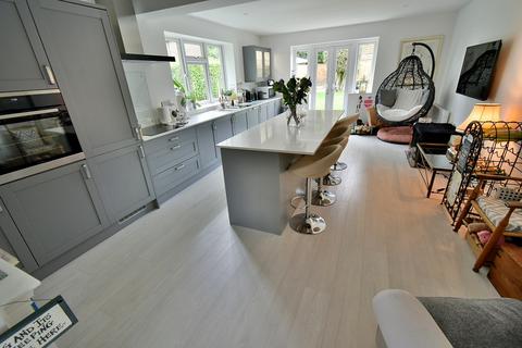6 Apple Tree Grove, Ferndown, BH22 9LA