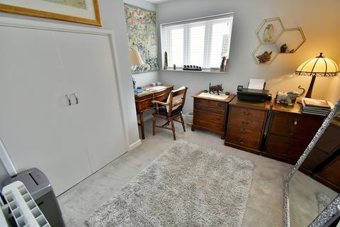 6 Apple Tree Grove, Ferndown, BH22 9LA