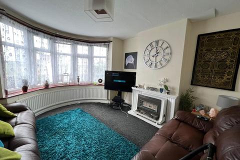 3 bedroom semi-detached house for sale - Chiltern Avenue, Hp12