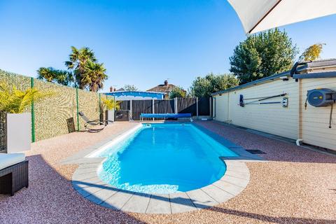 4 bedroom detached house for sale, Coxes Lane, Ramsgate