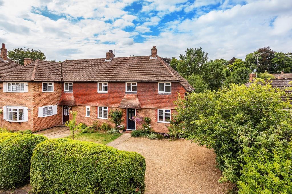 OVETON WAY, GREAT BOOKHAM, KT23 3 bed semidetached house £609,950