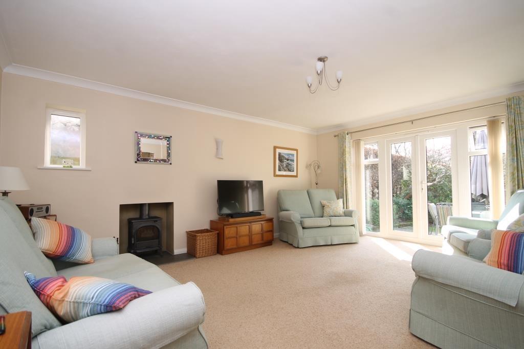THE LORNE, GREAT BOOKHAM, KT23 3 bed detached house £825,000