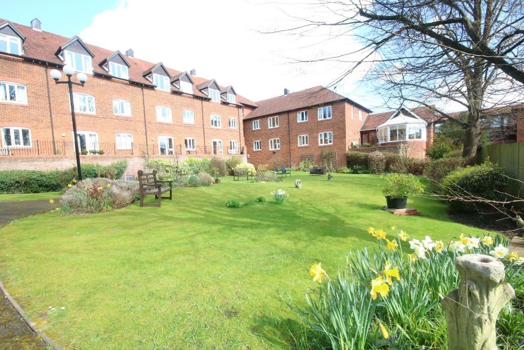 HOLLY COURT, LEATHERHEAD, KT22 1 bed retirement property for sale £