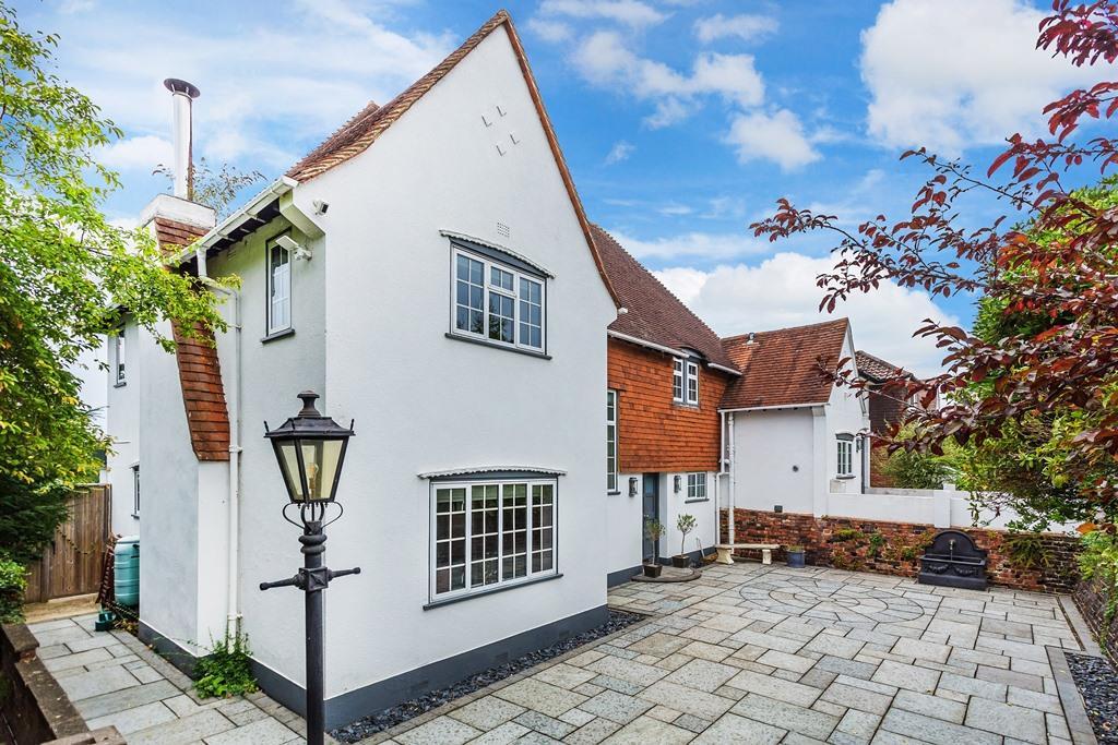 ST MARYS ROAD, SOUTH LEATHERHEAD, KT22 4 bed detached house £1,275,000