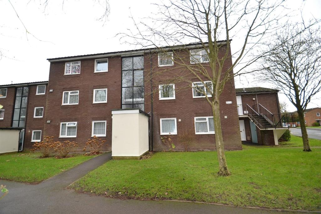 The Dell, Radlett 2 bed apartment £1,250 pcm (£288 pw)