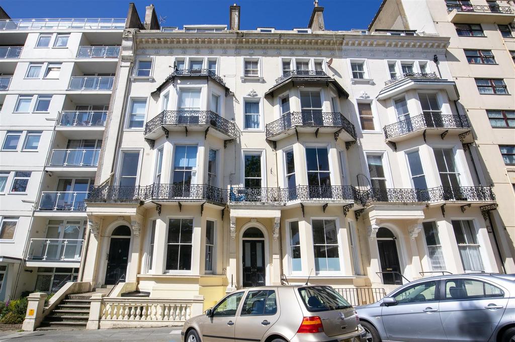 Warrior Square, St. LeonardsOnSea 2 bed flat £300,000