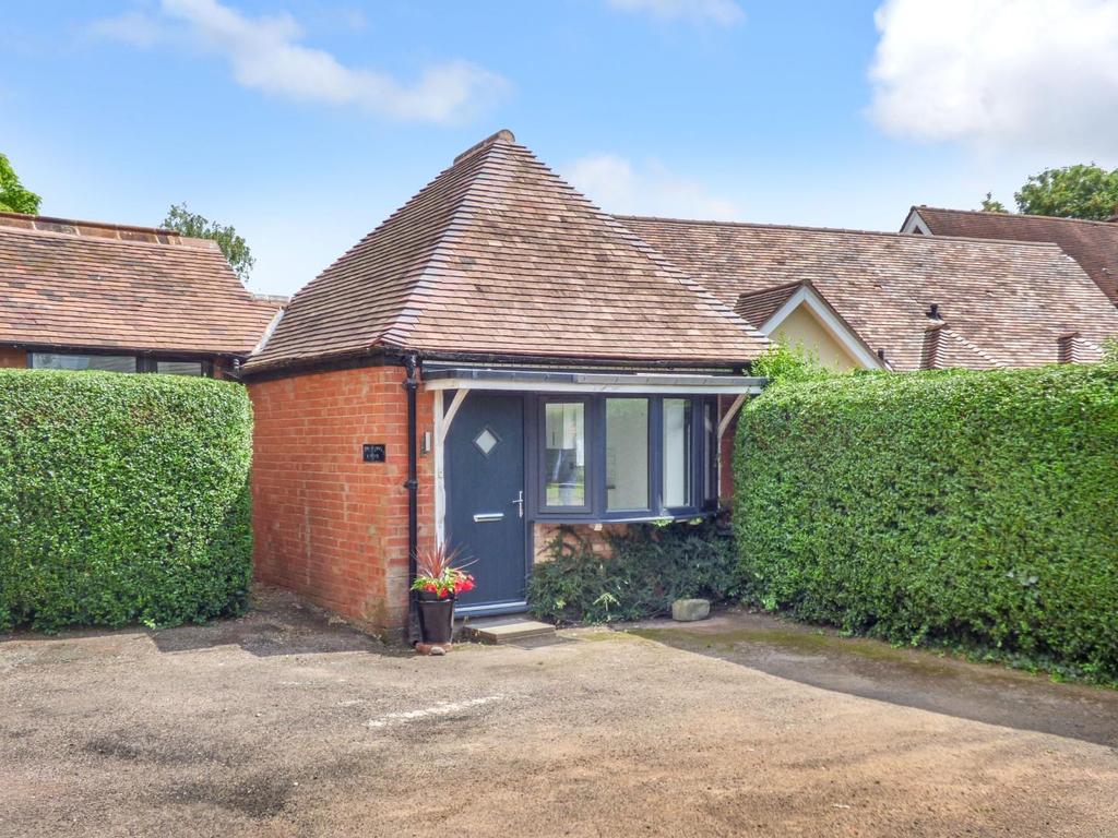 Rowley Lodge Cottages, 2 Rowley Crescent 1 bed cottage £775 pcm (£179 pw)