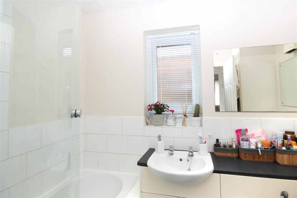 RIVERSIDE COURT, DORKING, RH4 Studio £185,000