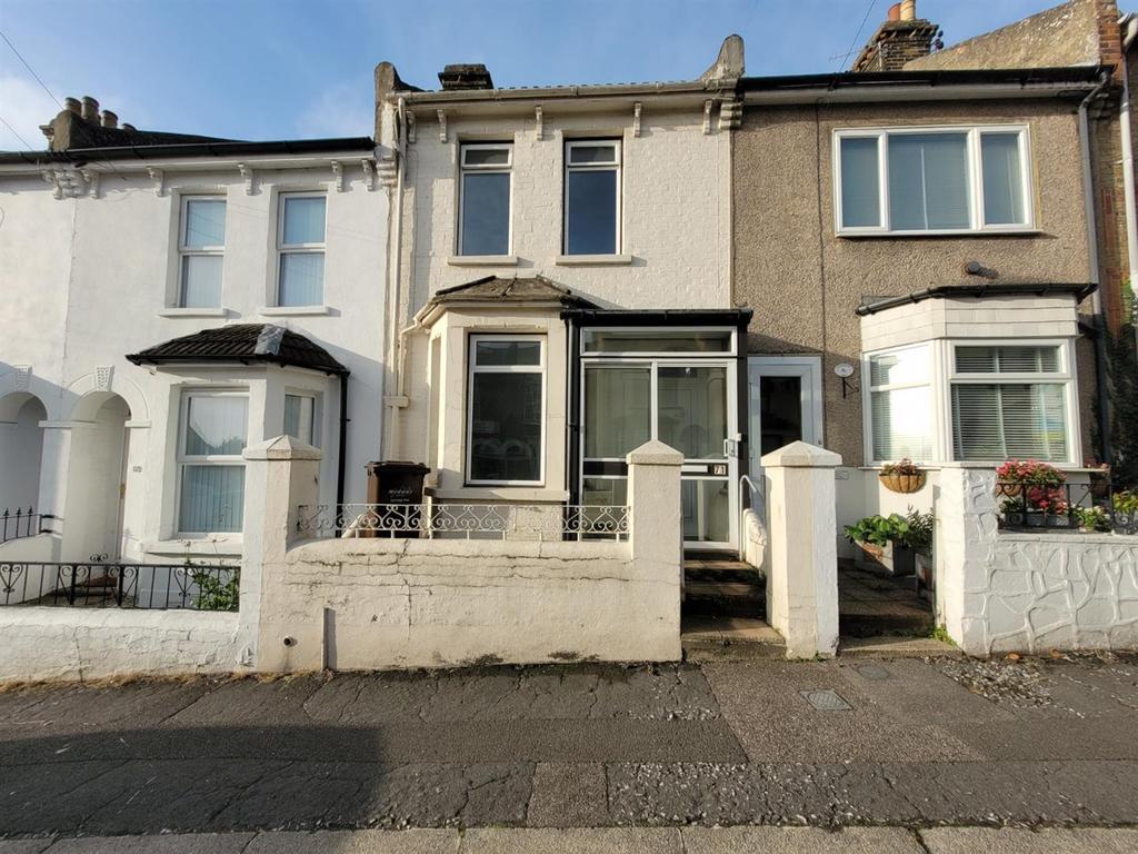 Kitchener Road, Strood, Rochester 3 bed terraced house £1,100 pcm (£