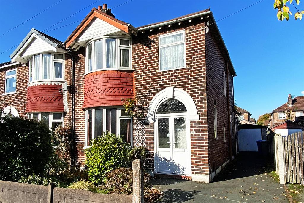 Balmoral Drive, Timperley, Altrincham 3 bed semidetached house £375,000
