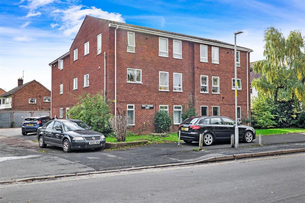 Barley Orchard Court, Evesham 1 bed flat £105,000