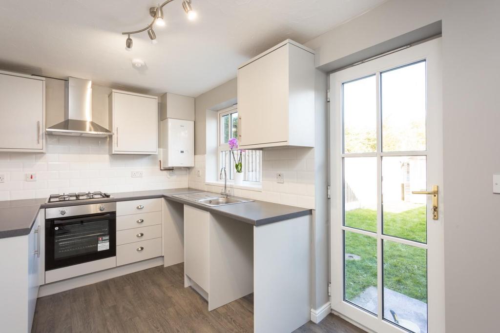 Roseberry Grove, Clifton Moor, York 2 bed detached house £925 pcm (£
