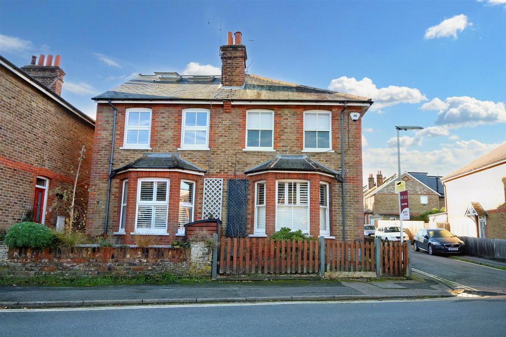 GROVE ROAD, ASHTEAD, KT21 2 bed semidetached house for sale £535,000