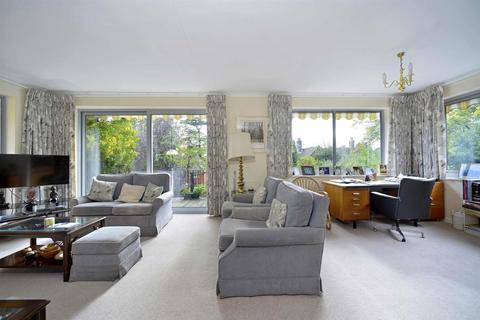 16 Guildown Road, Guildford, GU2 4EN