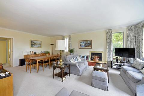 16 Guildown Road, Guildford, GU2 4EN