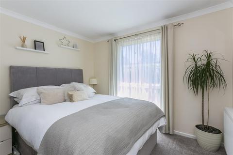 83 Cavendish Meads, Sunninghill, Ascot, SL5 9TB