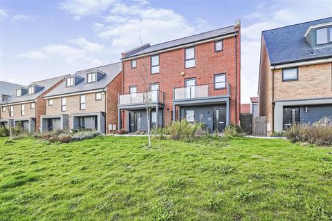 24 Birch Walk, Harlow, CM17 0FQ