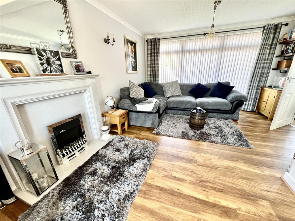 Kennington Close, Killay, Swansea 2 bed semidetached house £210,000