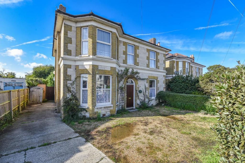 Pellhurst Road, Ryde 2 bed apartment £290,000