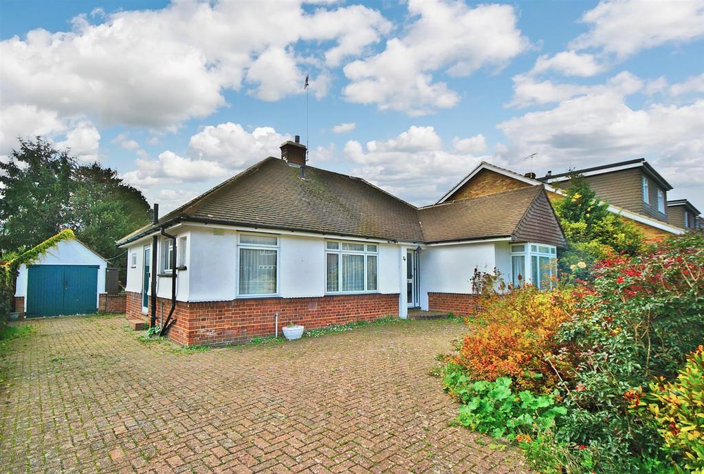 Pine Drive, Ingatestone 3 bed detached bungalow for sale £725,000