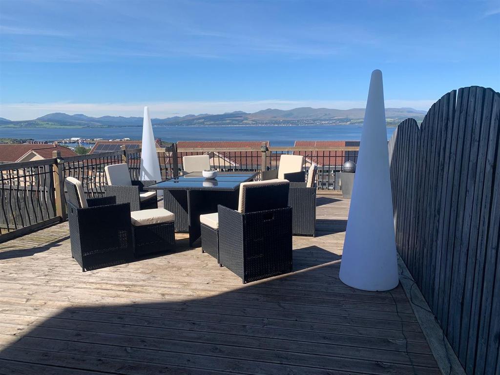 East Street, Greenock 3 bed semidetached house £242,000