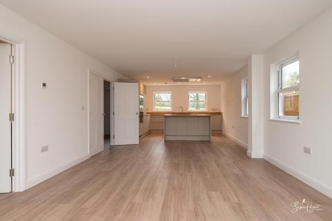 3 bedroom semi-detached house for sale, 3 Spencer Park, Ryde