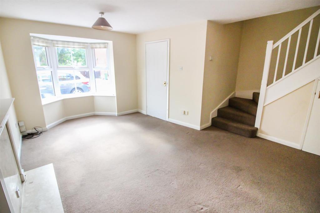 Morris Court, Aylesbury 3 bed house £1,200 pcm (£277 pw)
