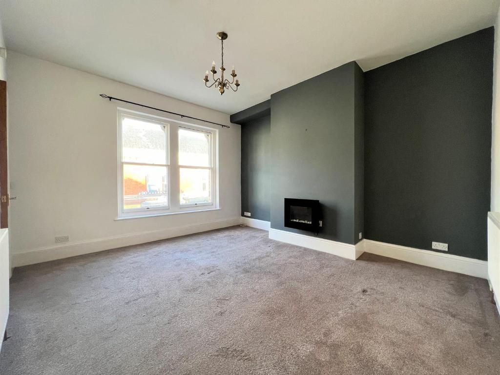 34 Bear Street, Barnstaple 2 bed flat £650 pcm (£150 pw)