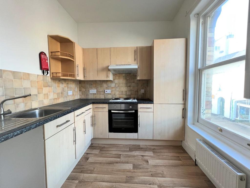 34 Bear Street, Barnstaple 2 bed flat £650 pcm (£150 pw)