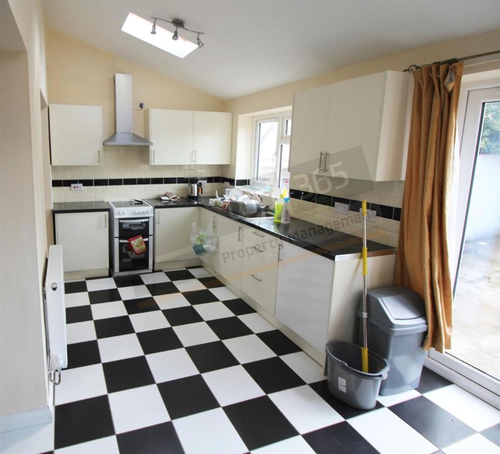 120pppw-allington-avenue-lenton-4-bed-detached-house-2-080-pcm
