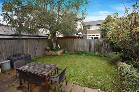 3 bedroom end of terrace house for sale - Pevensey Close, Osterley