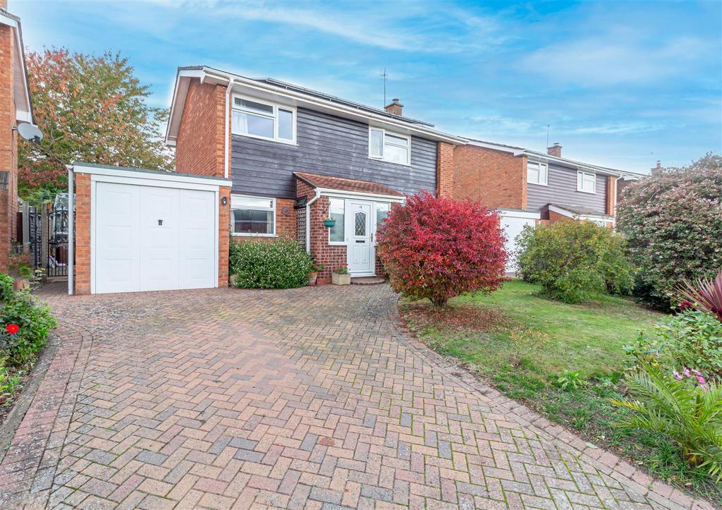 Canada Way, Worcester 3 bed detached house £340,000