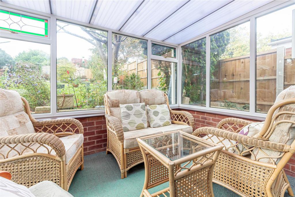 Canada Way, Worcester 3 bed detached house £340,000