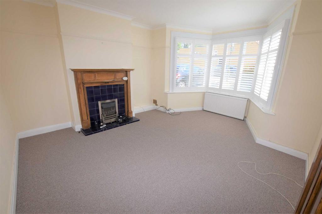 Maxwelton Avenue, Mill Hill 3 bed semidetached house £775,000