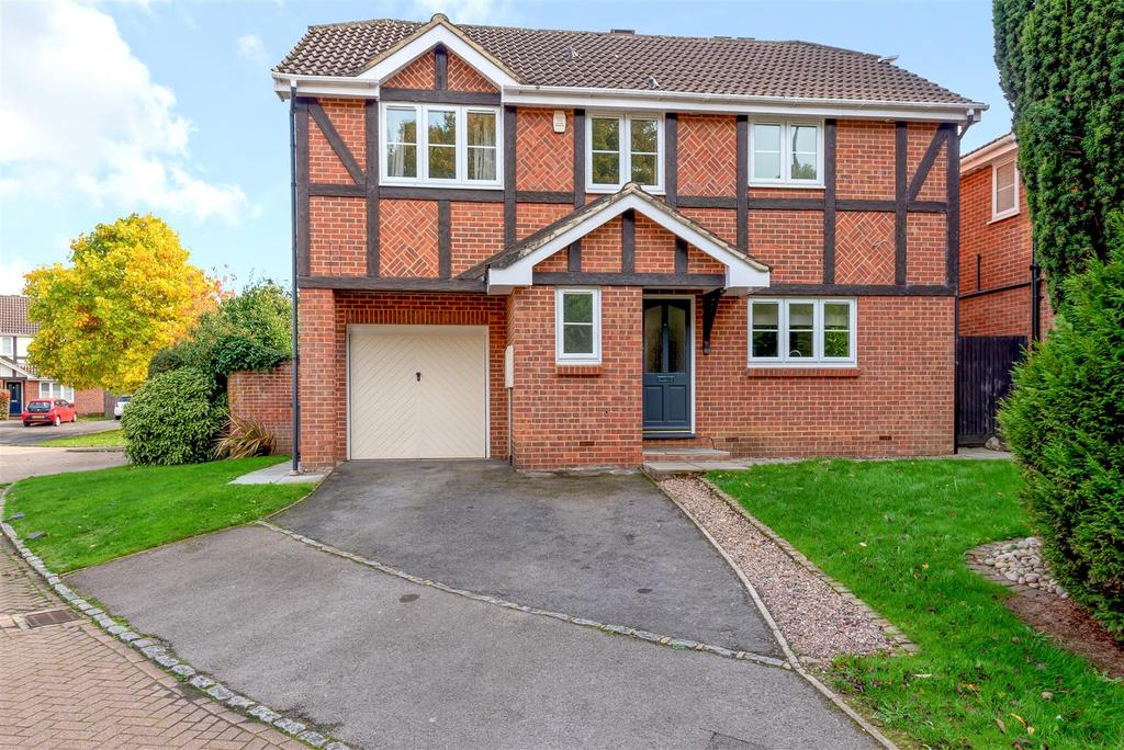 Stonebridge Field, Eton 3 bed detached house £2,250 pcm (£519 pw)
