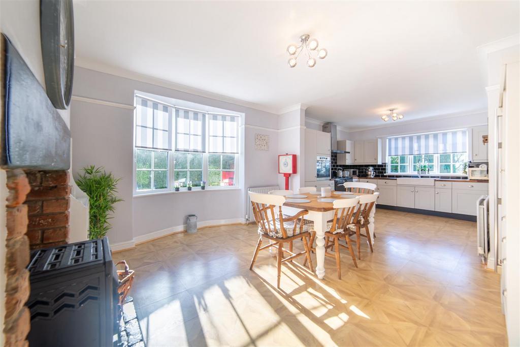 Station Road, Kenton Bank Foot, Newcastle Upon Tyne 3 bed detached