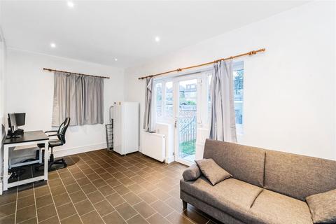 3 bedroom end of terrace house for sale - Normanshire Drive, London