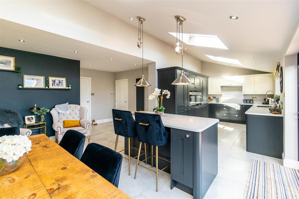 Gunthorpe Road, Lowdham, Nottingham 4 bed semidetached house £525,000