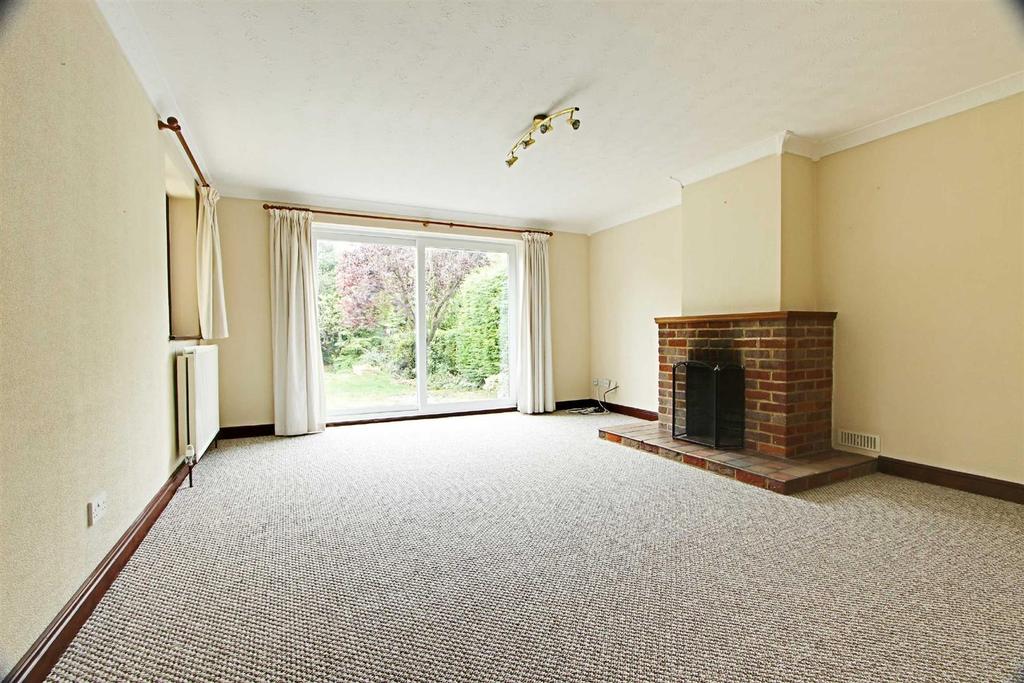Highfield Road, Tring 4 bed detached house £1,950 pcm (£450 pw)