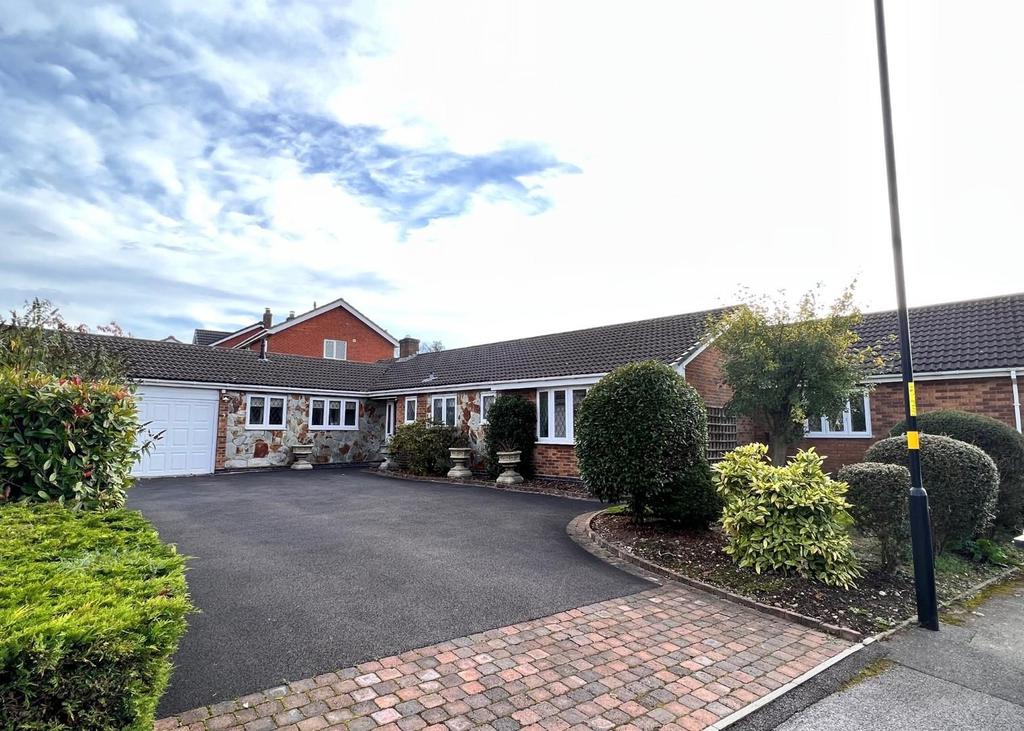 Netherstone Grove, Four Oaks, Sutton... 5 bed detached bungalow £795,000