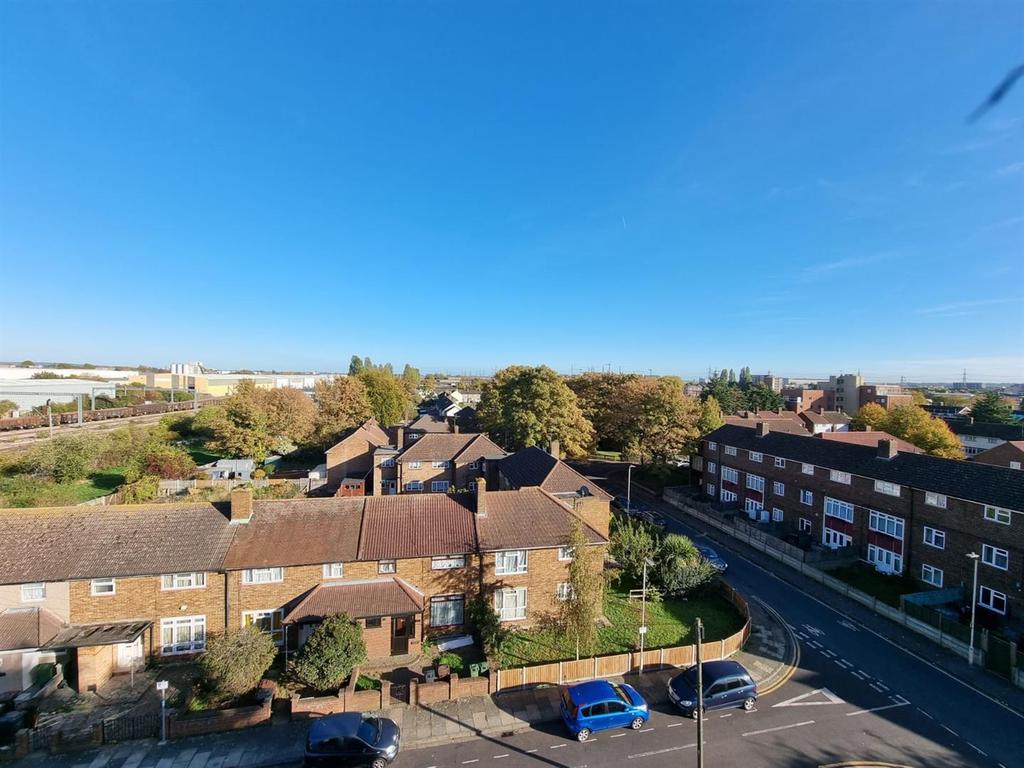Maybury Road, Barking 1 bed flat for sale £180,000
