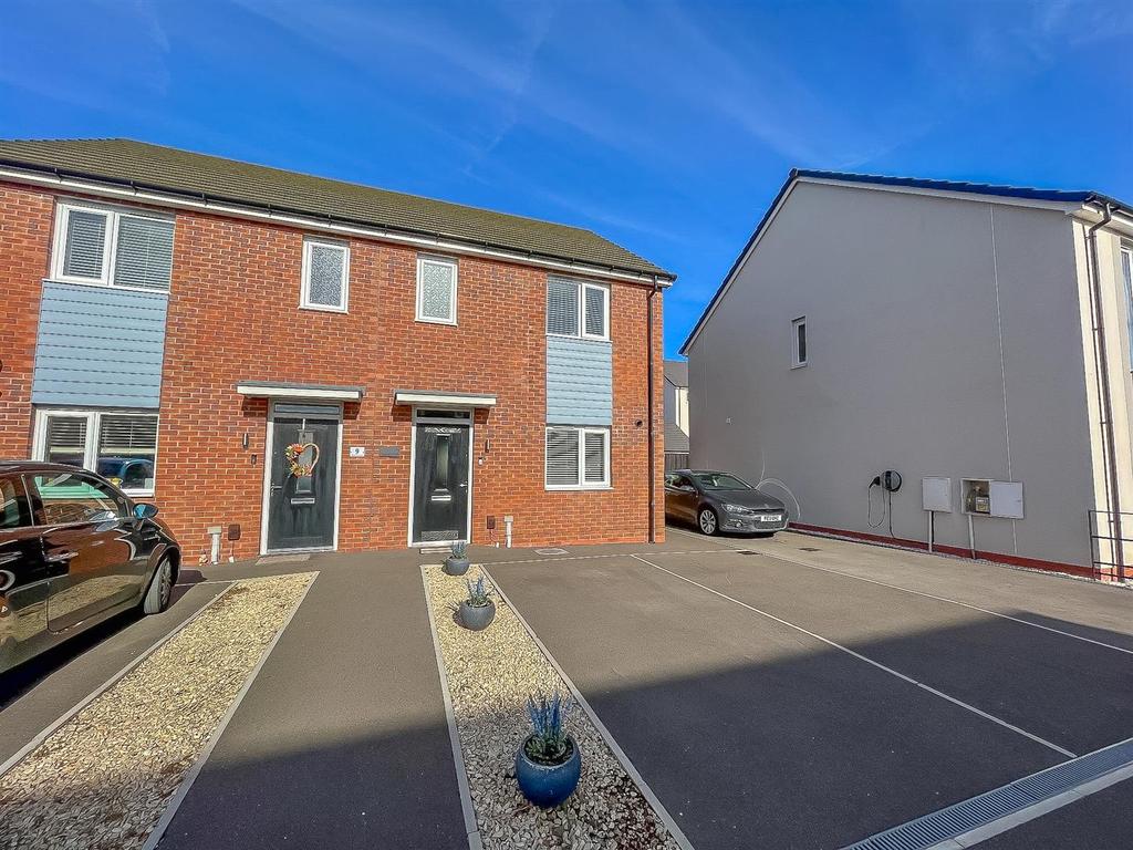 Venezuela Close, Glan Llyn, Newport 3 bed semidetached house for sale