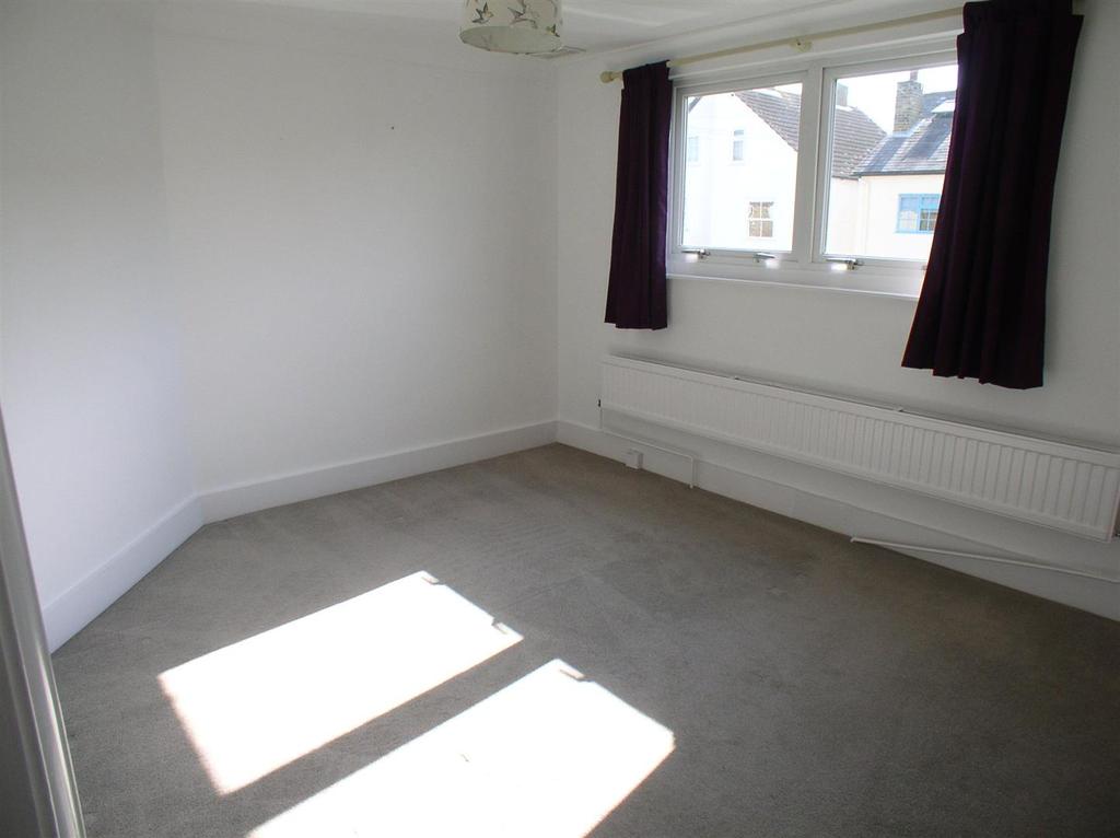 Cambridge Road, Walton on Thames 1 bed flat £1,150 pcm (£265 pw)
